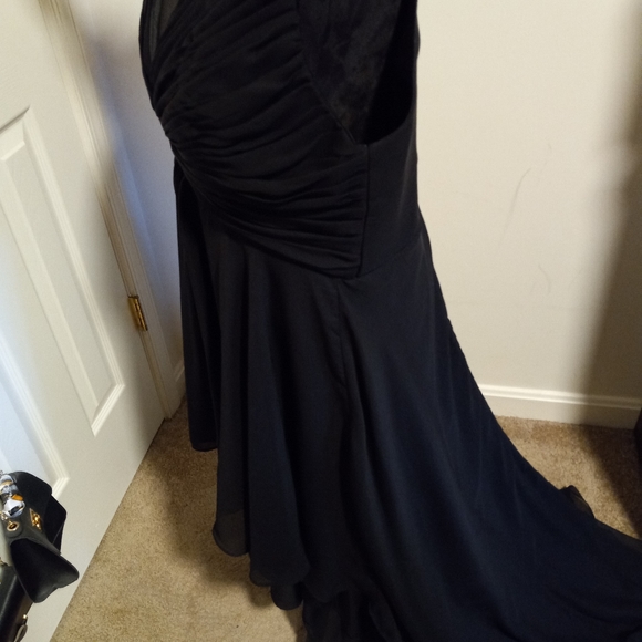 High low gown - Picture 4 of 6